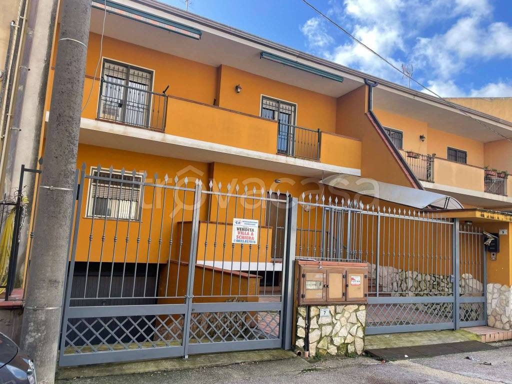 Villa a Schiera in vendita a Macerata Campania via Via Francesco Petrarca