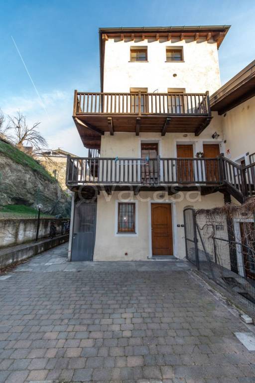 Appartamento in vendita ad Aosta via Mont Zerbion