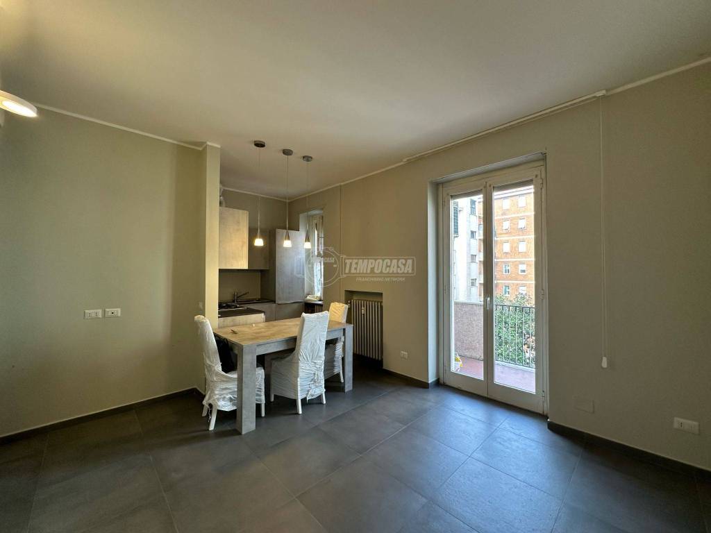Appartamento in vendita a Milano via Achille Fontanelli, 10