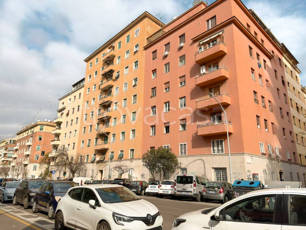 Appartamento in vendita a Roma via Matera, 37