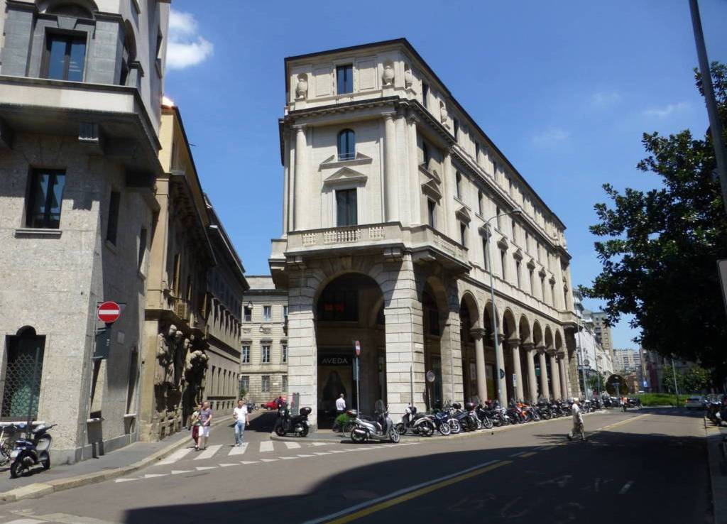 Ufficio in affitto a Milano via Degli Omenoni, 2