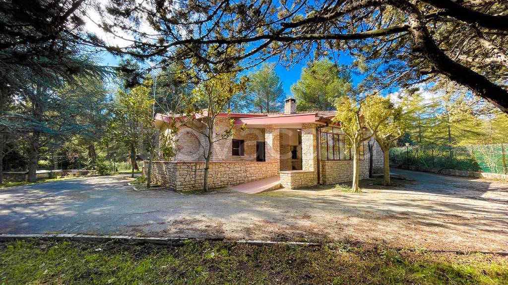 Villa in vendita ad Andria strada per Borgo Tramonto d'Oro
