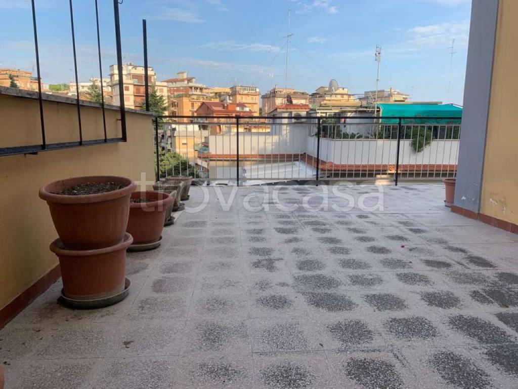 Appartamento in vendita a Roma via dei Monti di Primavalle