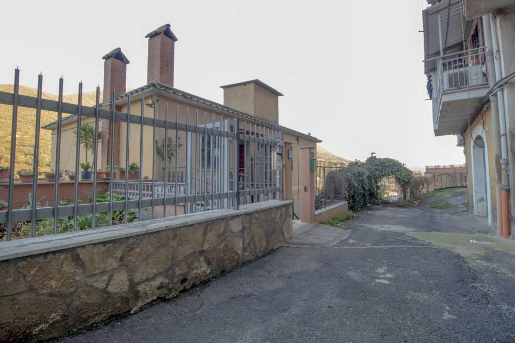 Appartamento in vendita a Palombara Sabina via Merano