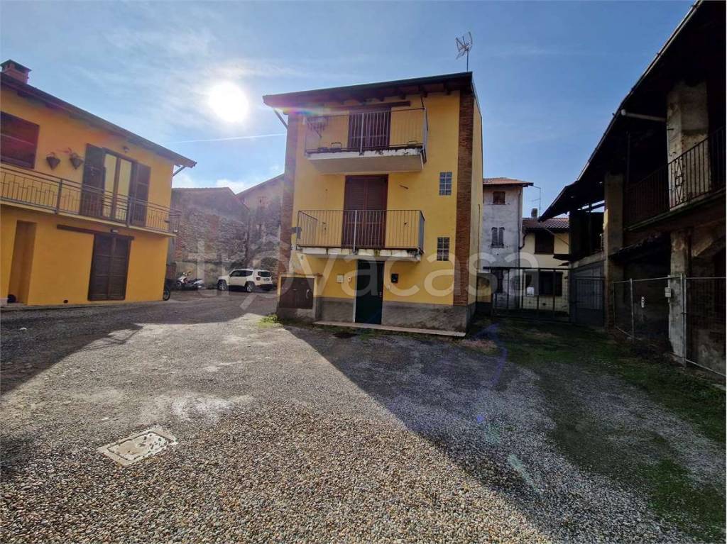 Appartamento in vendita a Fenegrò via Moro