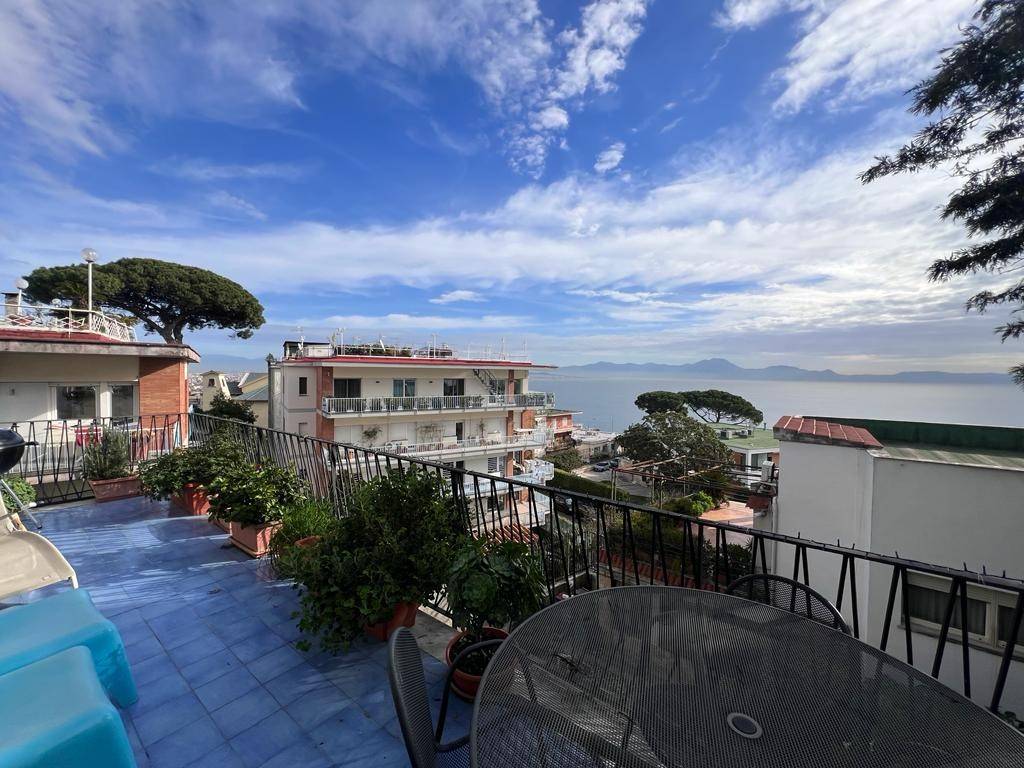 Appartamento in vendita a Napoli via Gneo Nevio, 26