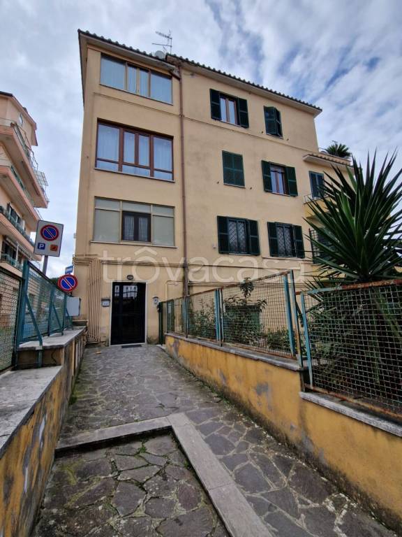 Appartamento in vendita a Marino largo Cesare Colizza