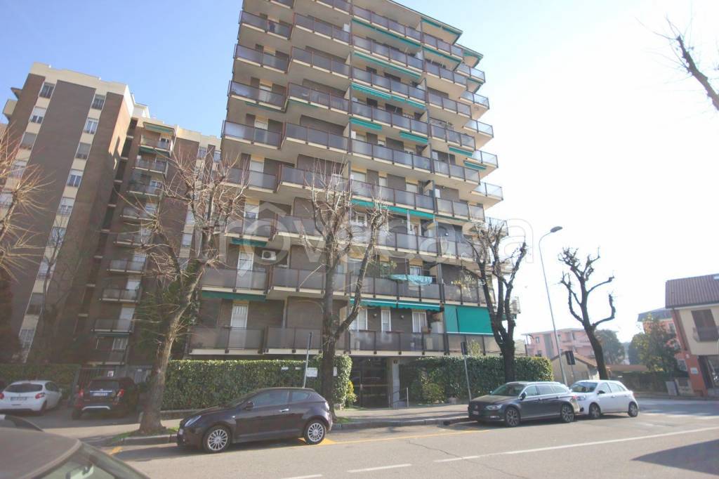 Appartamento in vendita a Cologno Monzese via per Vimodrone, 9