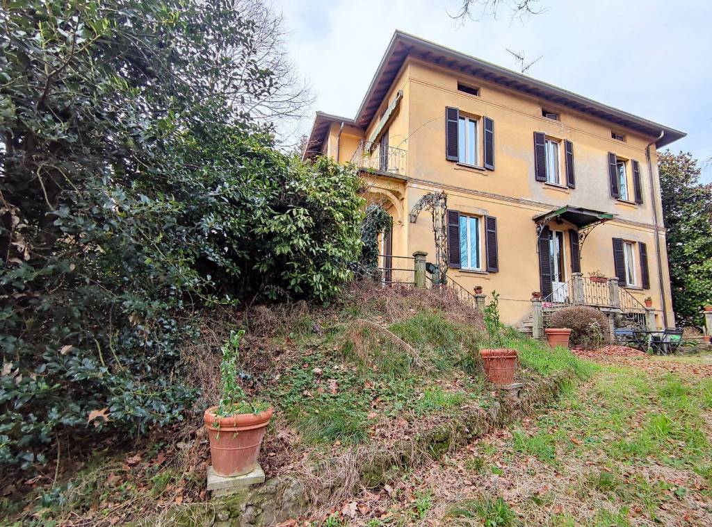Villa Bifamiliare in vendita a Bregnano via Giuseppe Garibaldi, 74