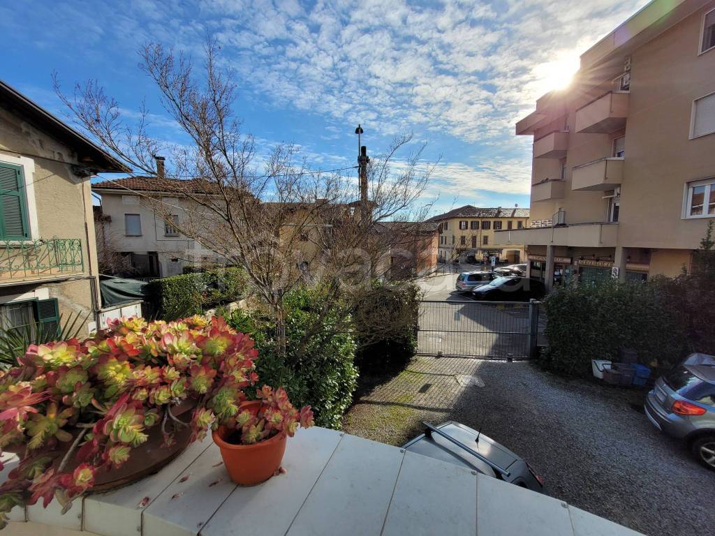 Casa Indipendente in vendita a Montano Lucino via 1 Maggio