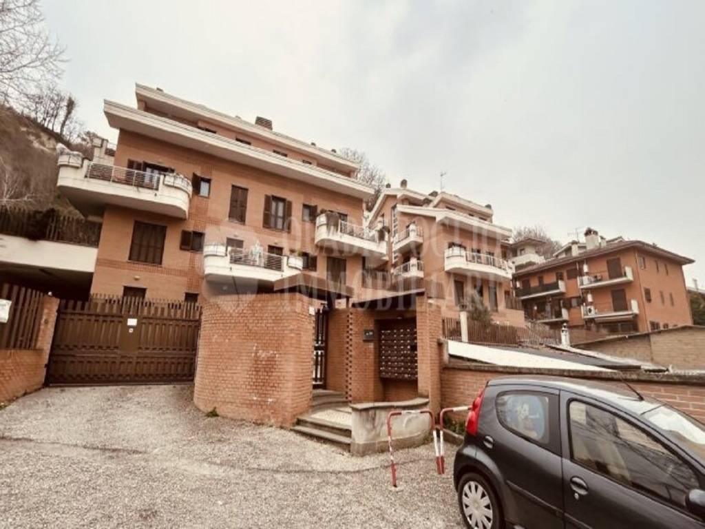 Appartamento in vendita a Riano via Vigna del Piano, 23b