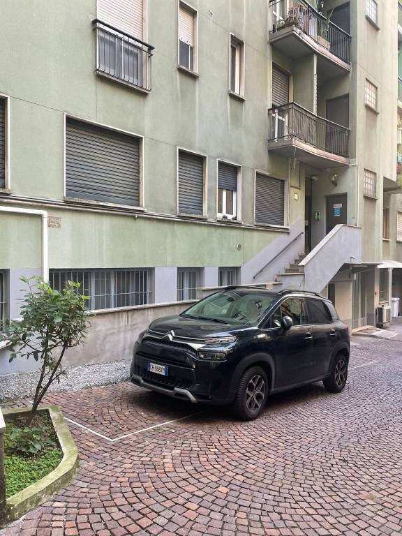 Posto Auto in vendita a Milano via Andrea Costa, 31