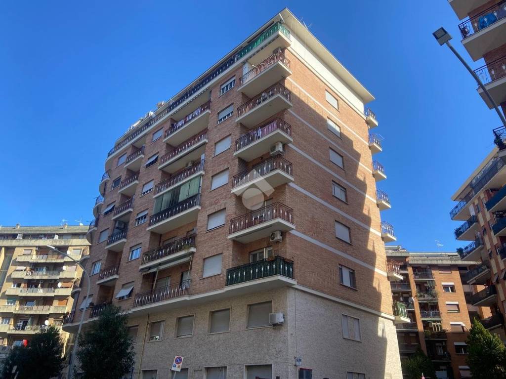 Appartamento in vendita a Roma via Eugenio Checchi, 60