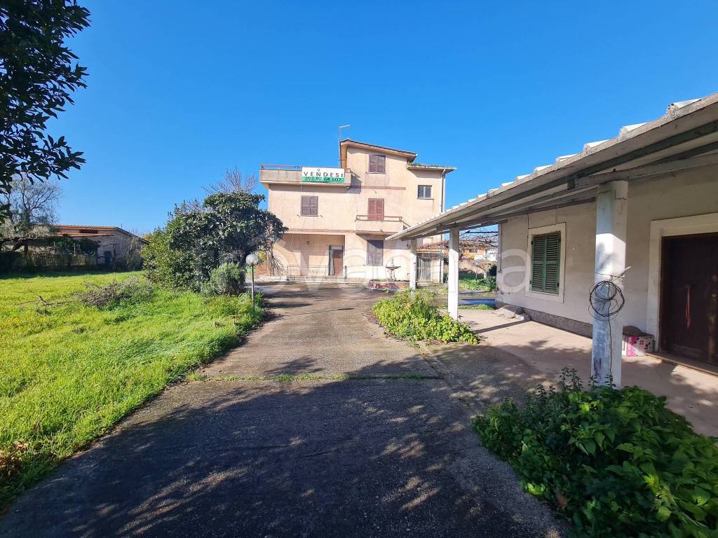 Villa Bifamiliare in vendita ad Anzio via Nettunense