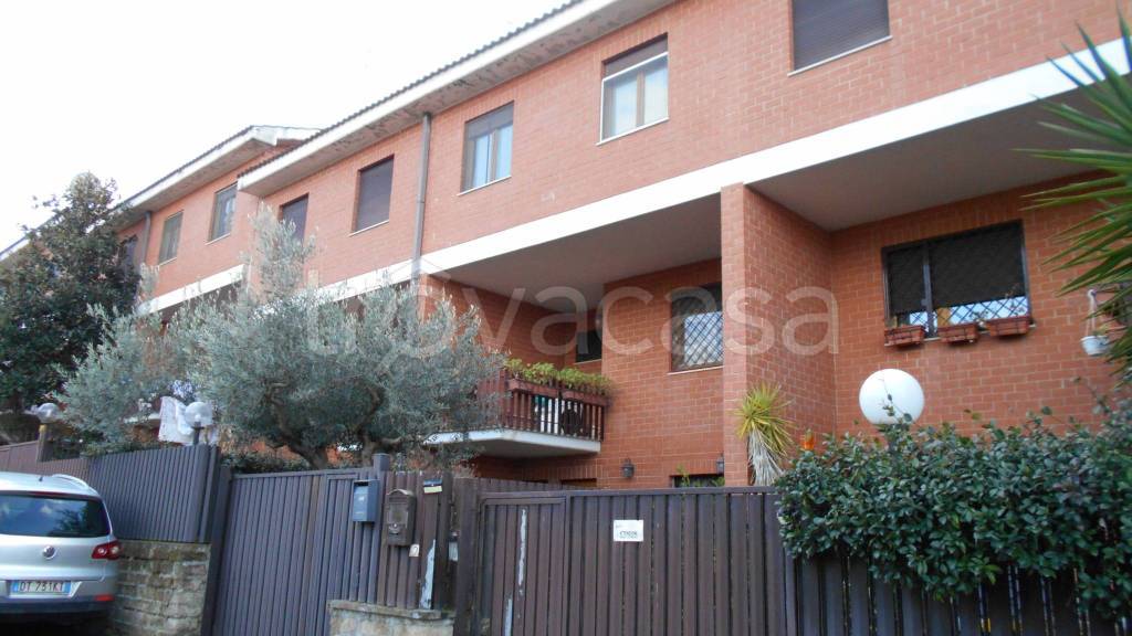 Villa a Schiera in vendita a Monte Compatri via Saturnino Ciuffa, 48