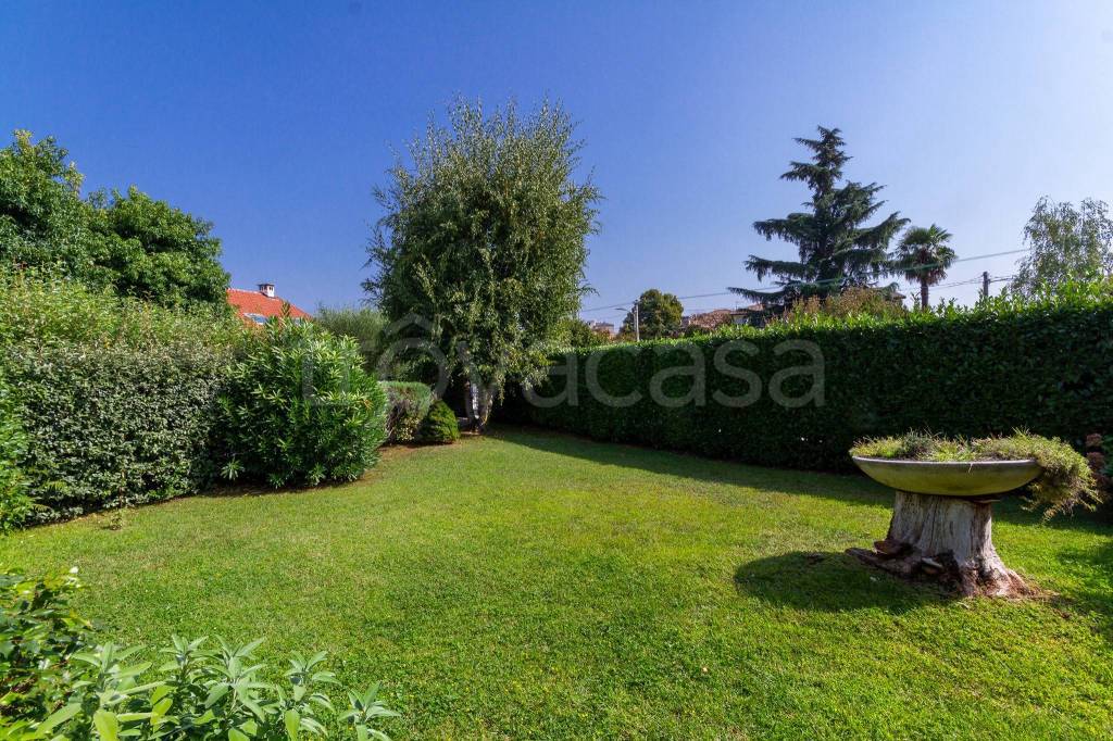 Villa a Schiera in vendita a Rivarolo Canavese via Antonio Merlo, 46