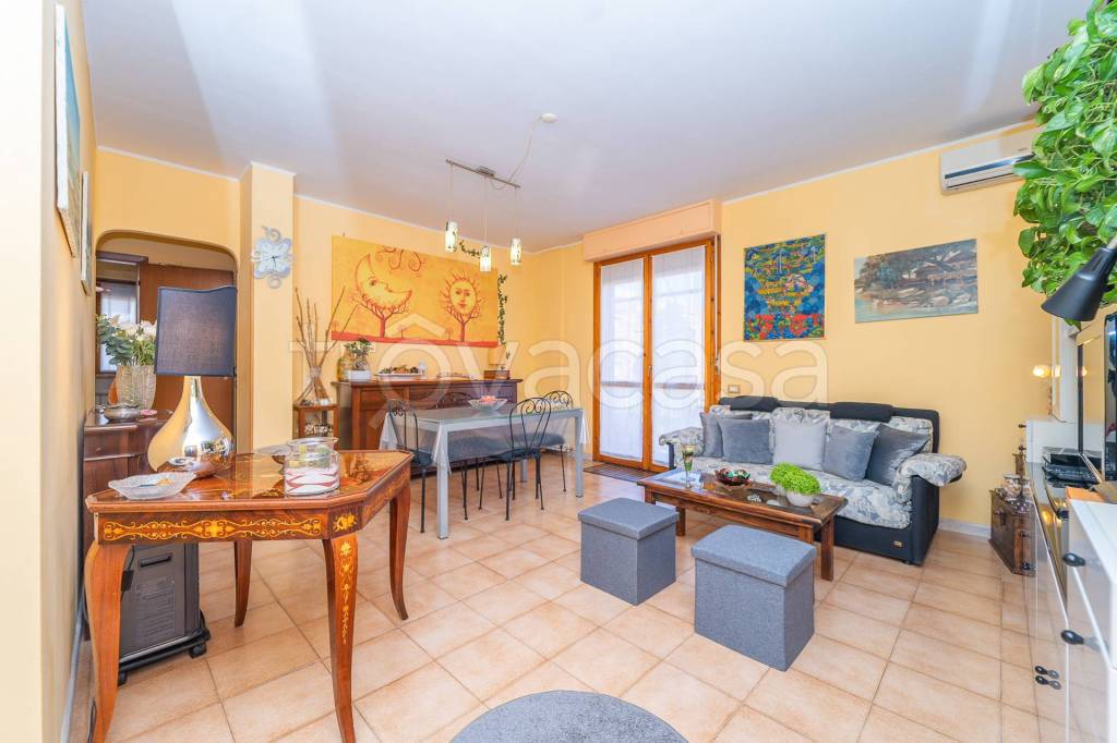 Appartamento in vendita a Guidonia Montecelio via Albuccione