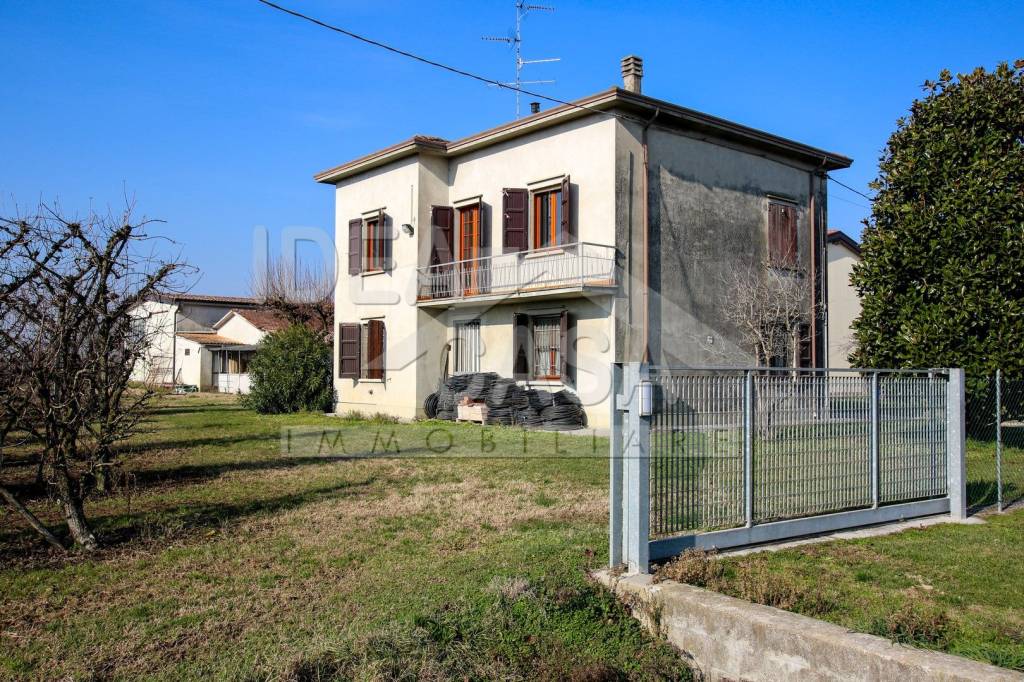 Villa in vendita a Concordia sulla Secchia via Ubertosa, 49