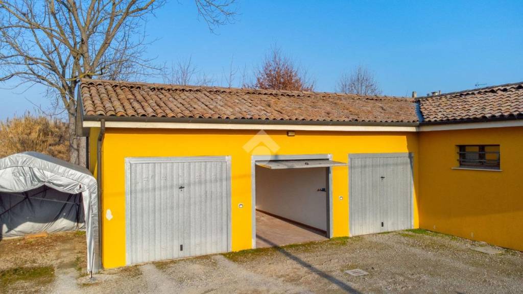 Garage in vendita a Minerbio via Santoline