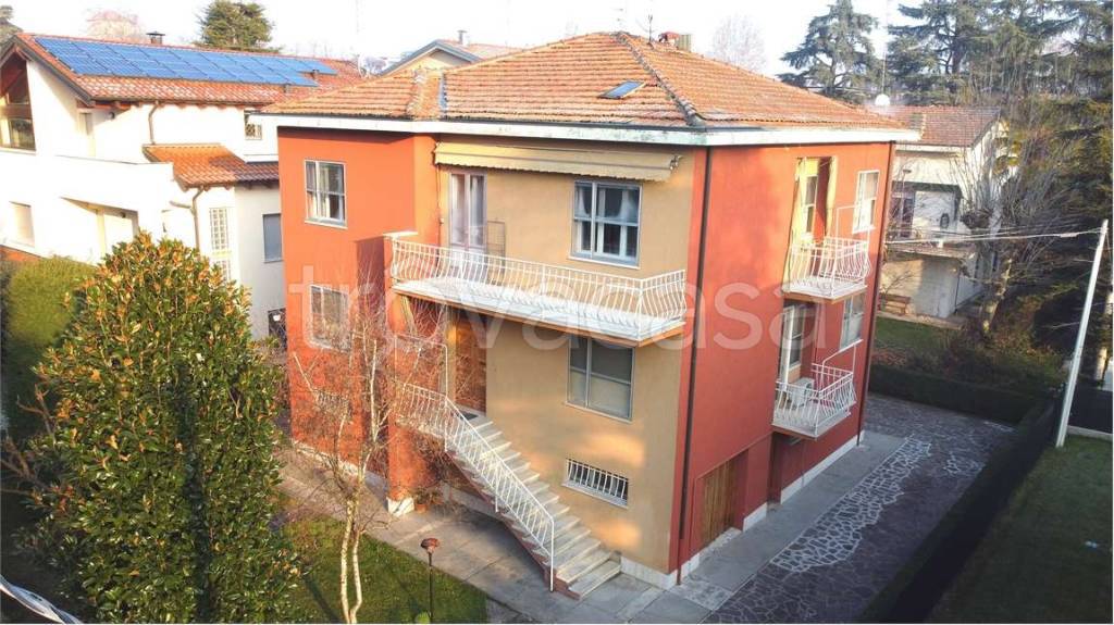 Villa Bifamiliare in vendita a Carpi via Puccini, 3