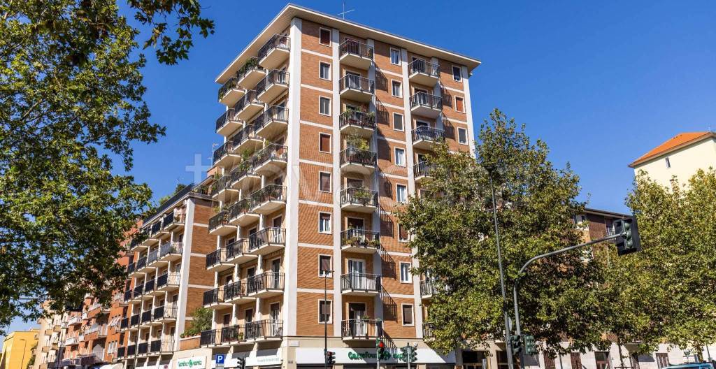 Appartamento in vendita a Milano viale Pisa 10