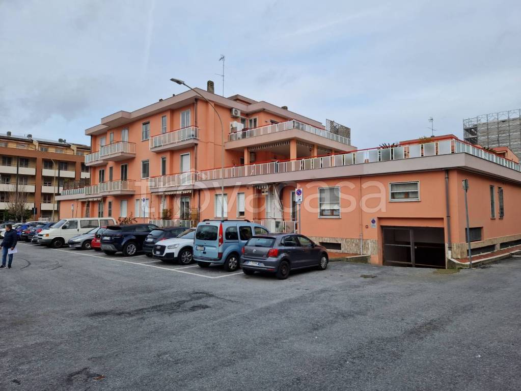 Appartamento in vendita ad Albenga via Novaro, 3