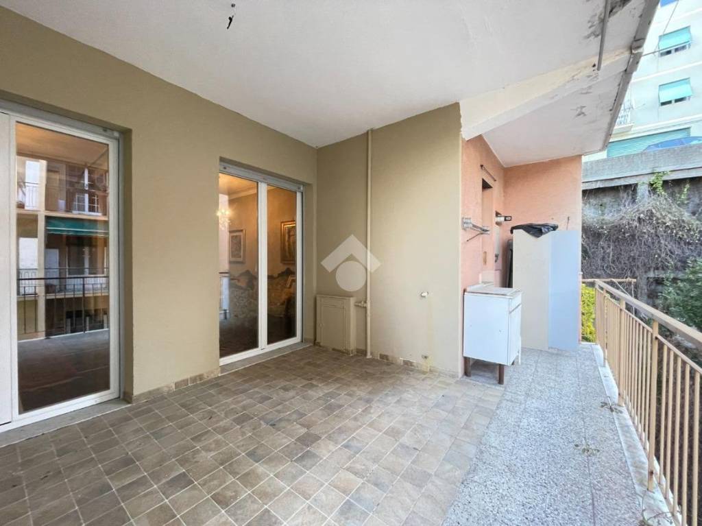 Appartamento in vendita a Genova via Federico Donaver, 6