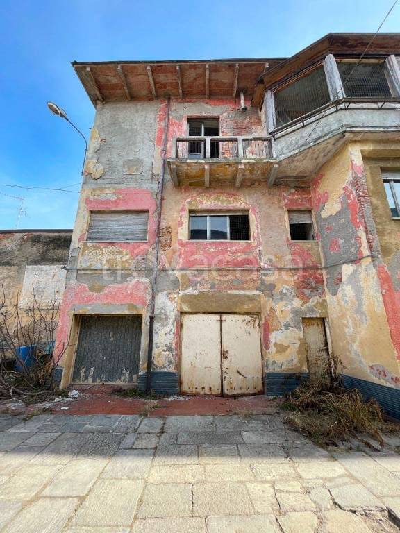 Casa Indipendente in vendita a Venegono Inferiore via Isonzo