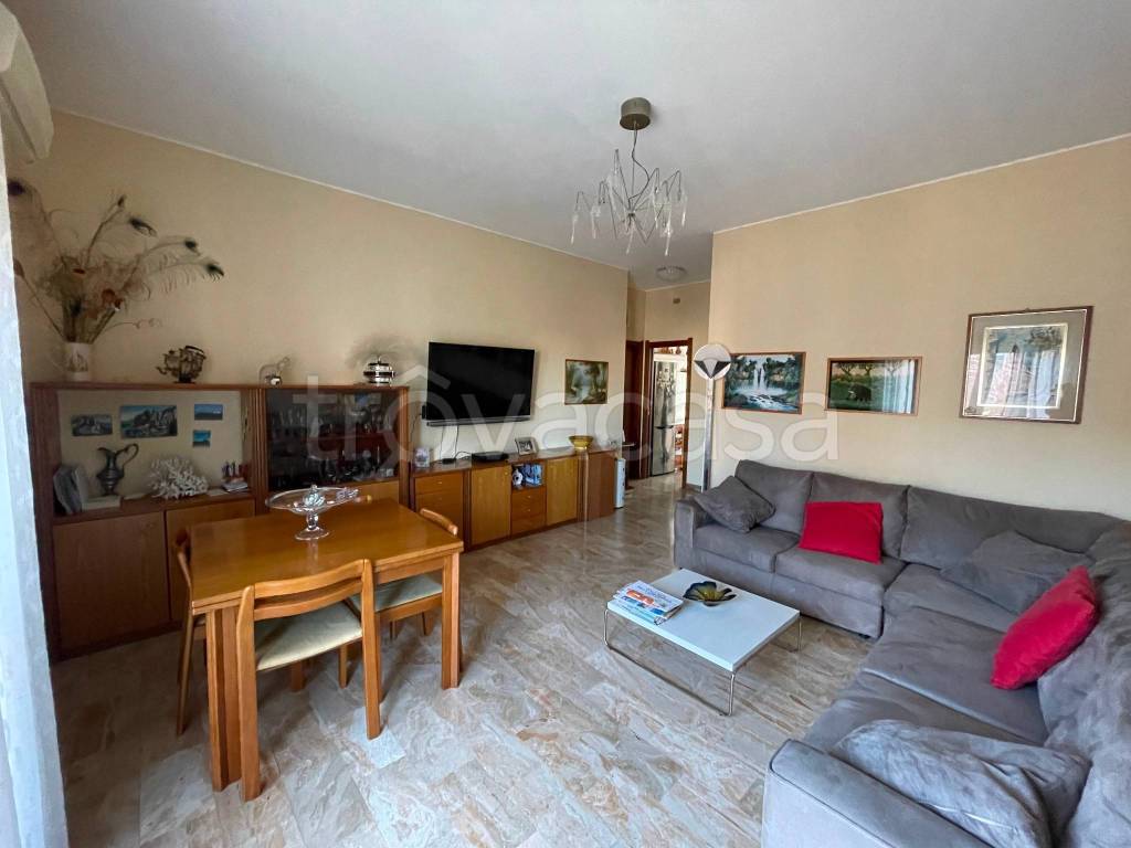 Appartamento in vendita a Baranzate via Monte Cassino, 10
