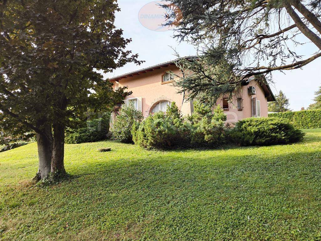 Villa in vendita a Casatenovo via Roma