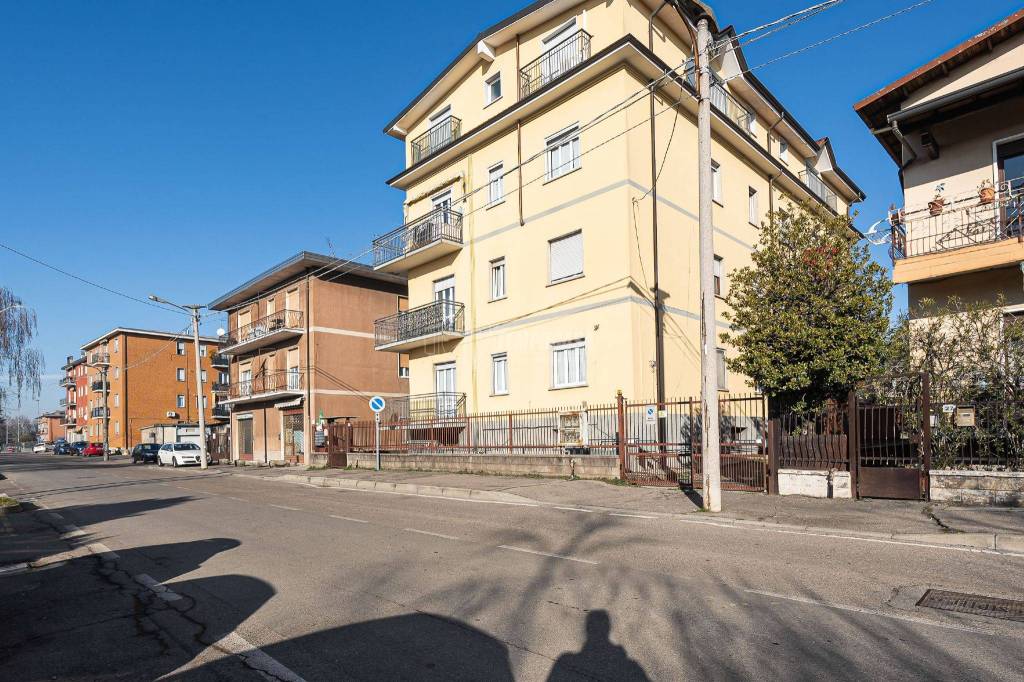 Appartamento in vendita a Solaro via Carlo Porta, 25