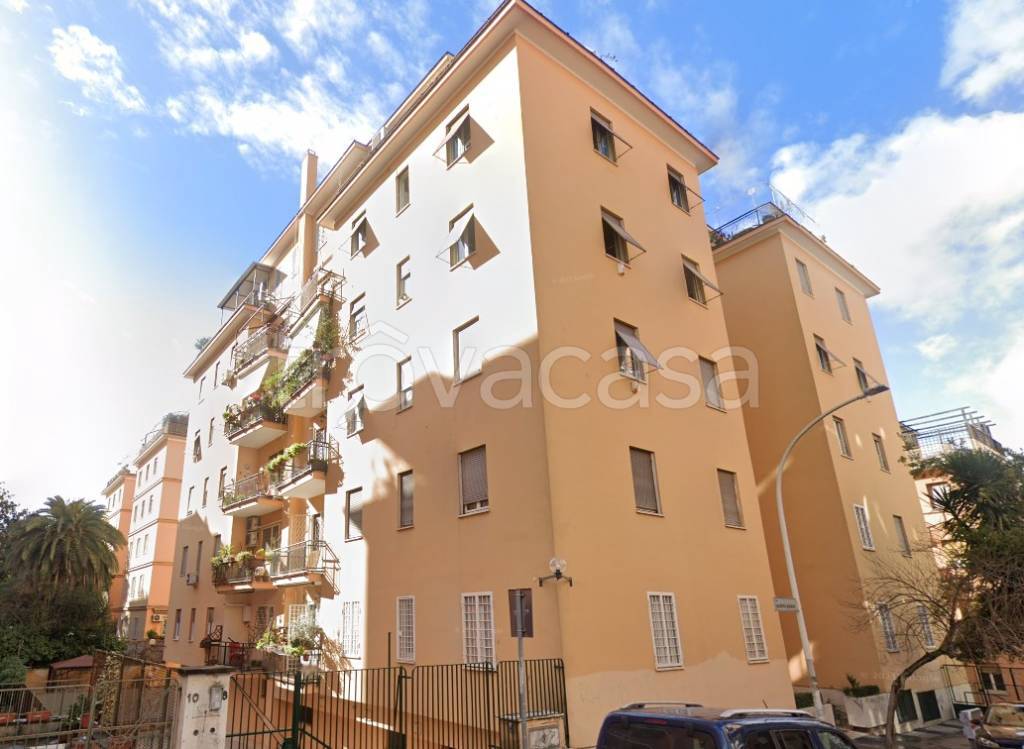 Appartamento in vendita a Roma via dell'Accademia Platonica