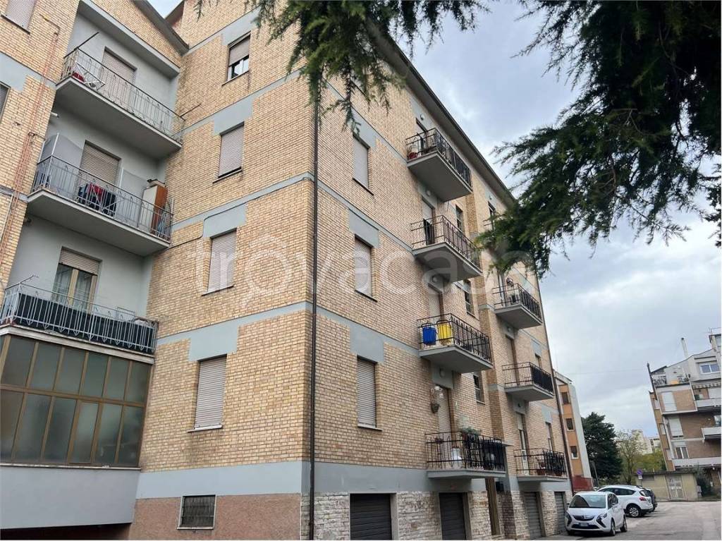 Appartamento in vendita a Spoleto via Reggiani