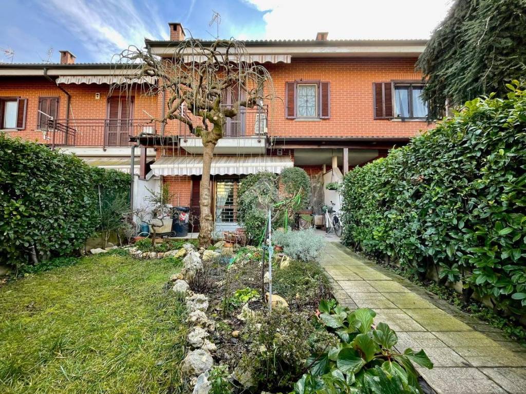 Villa a Schiera in vendita a La Loggia via livorno, 29