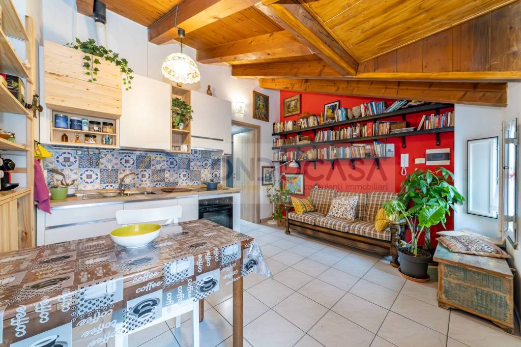 Appartamento in vendita a Milano via San Mamete, 3