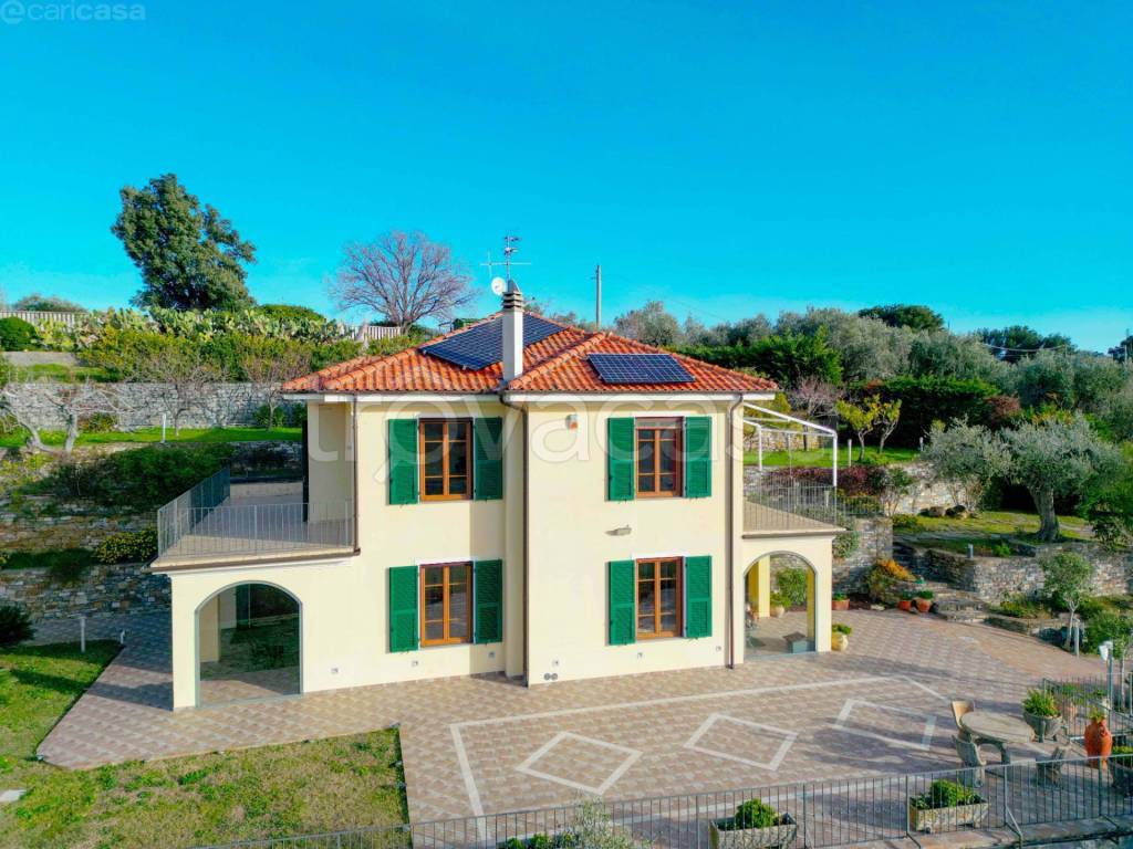 Villa in vendita a Imperia via Fanny Roncati Carli, 201
