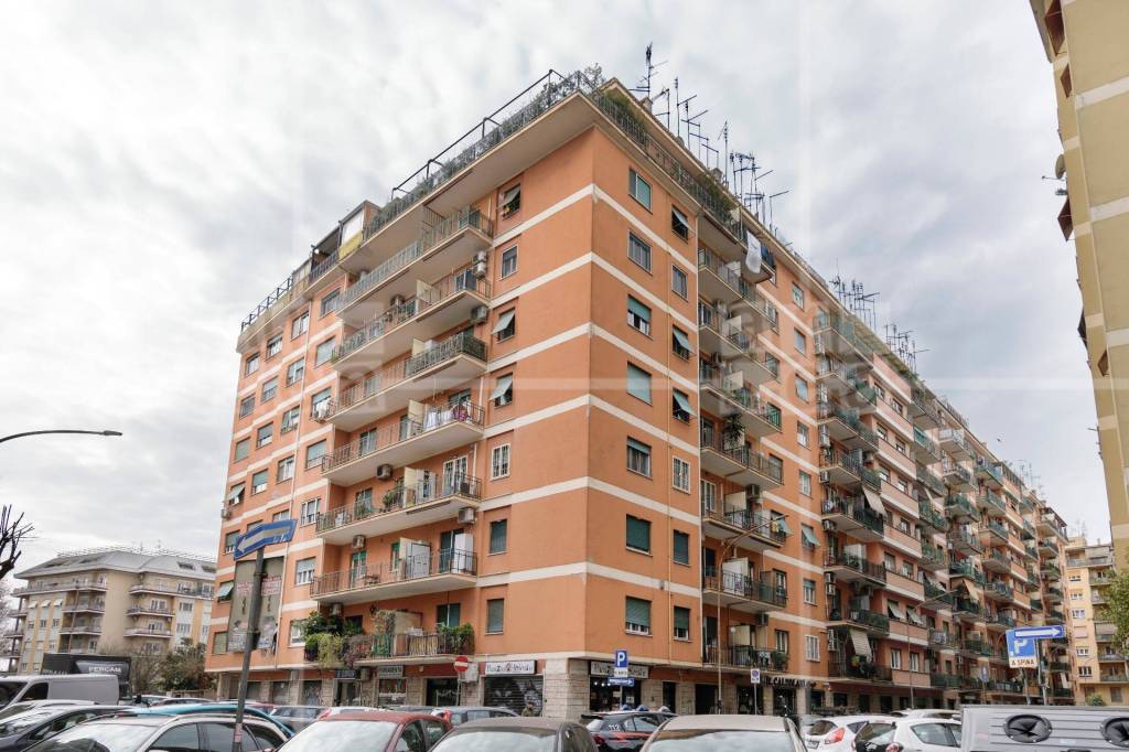 Appartamento in vendita a Roma via Guido Castelnuovo, 52