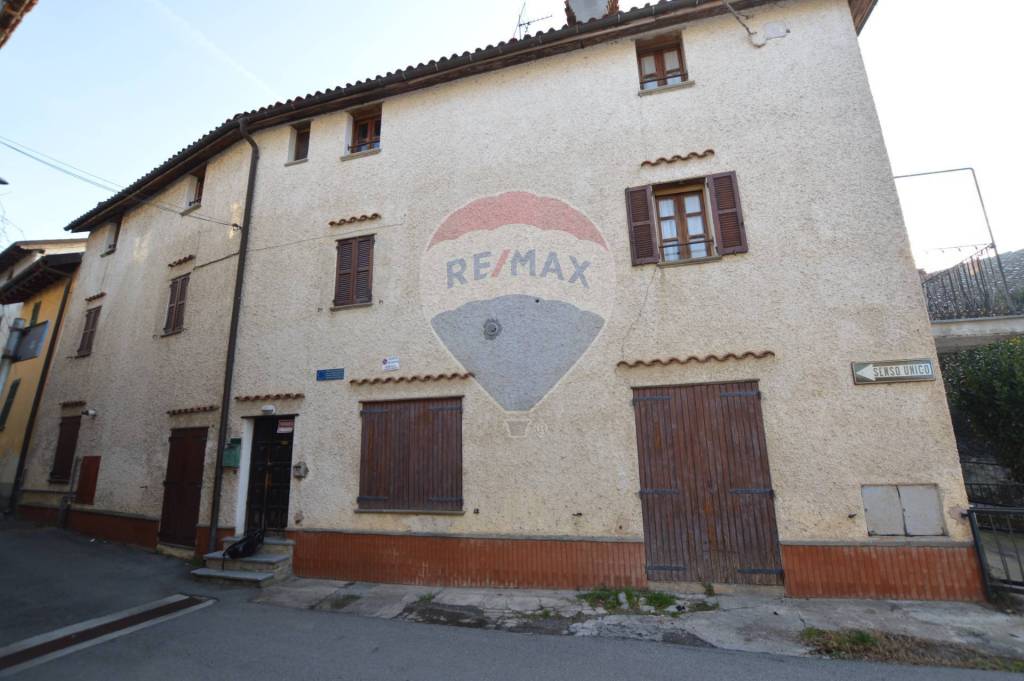 Casa Indipendente in vendita a Cairo Montenotte via adelaide, 2