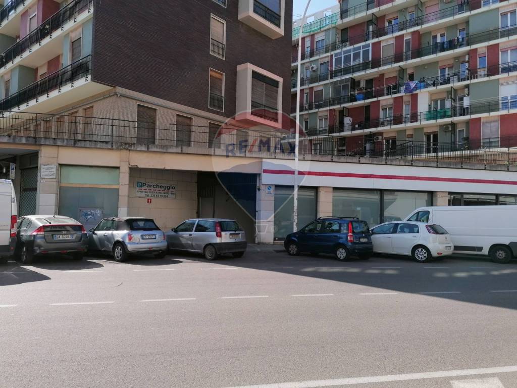 Magazzino in vendita a Cagliari via Santa Alenixedda, 107