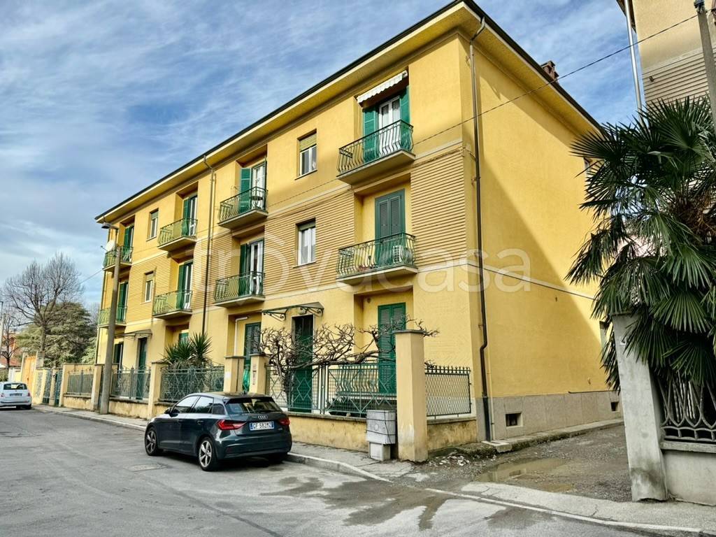 Appartamento in vendita a Grugliasco via Frejus, 46