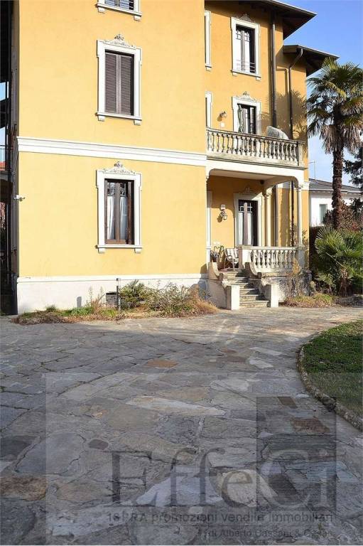Appartamento in vendita a Varese via col di Lana, 4
