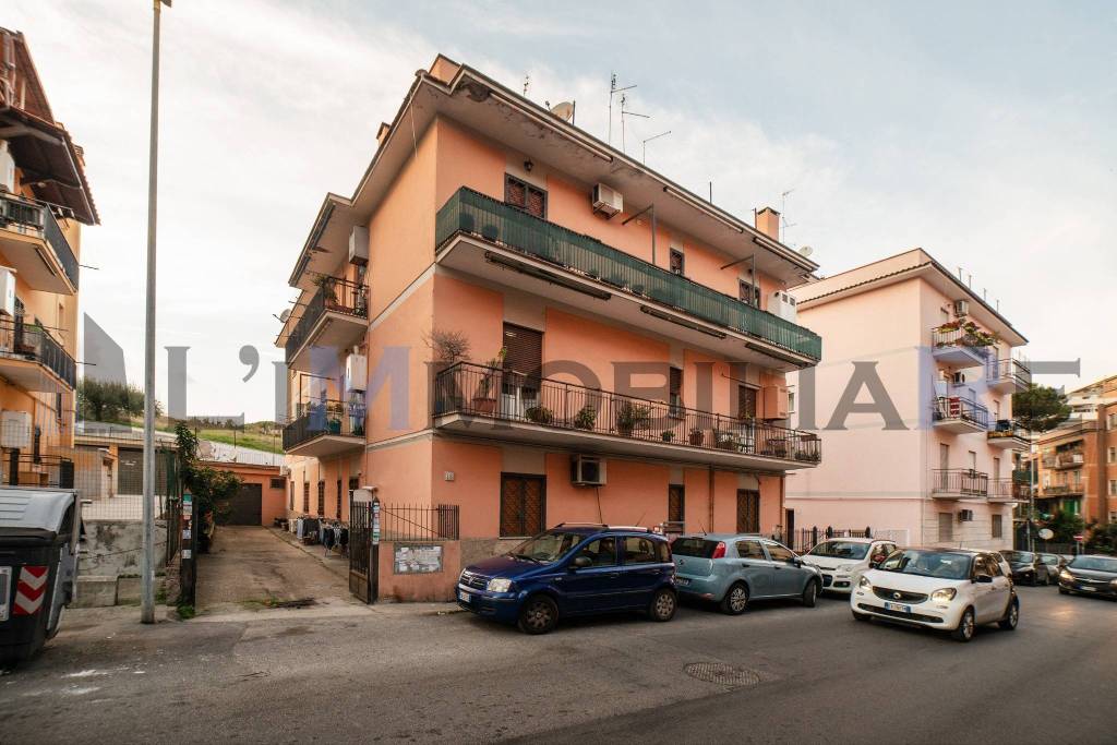 Appartamento in vendita a Roma via Castiglione della Pescaia, 14