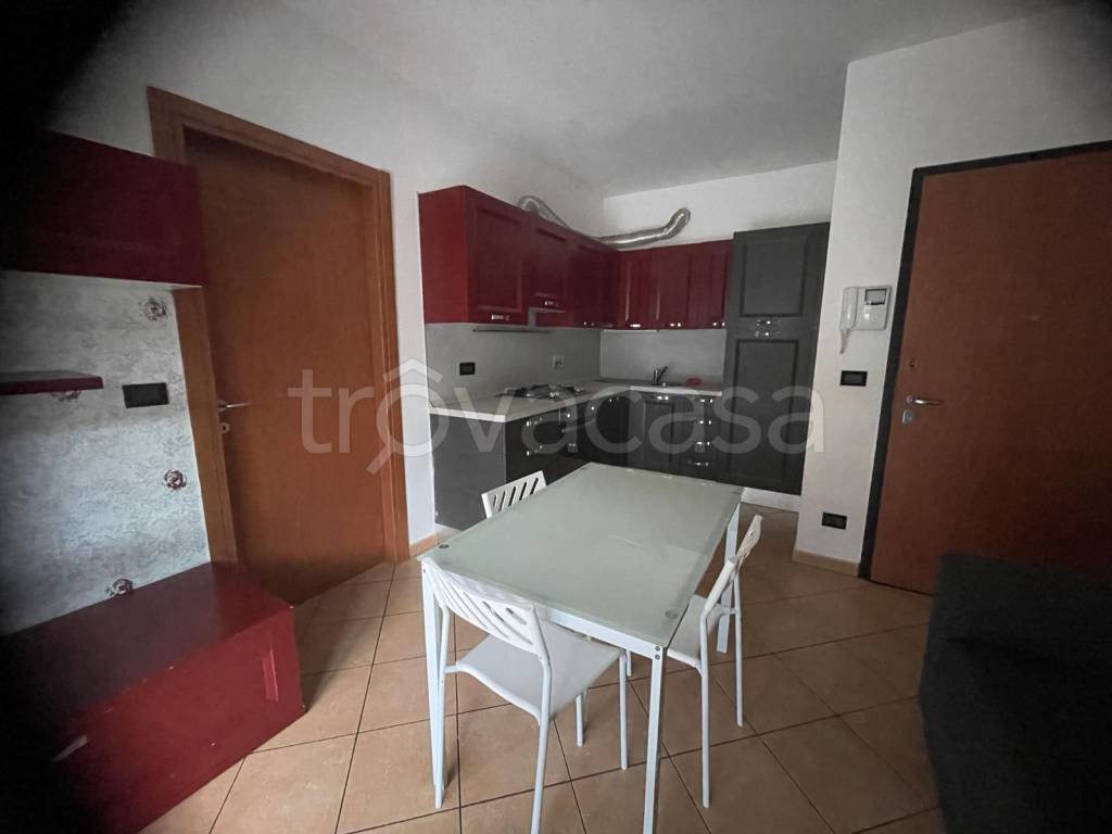 Appartamento in affitto a Pinerolo piazza Giuseppe Garibaldi, 23