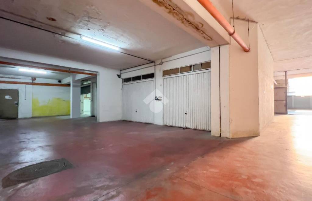 Garage in vendita a Formia via Palazzo, 83