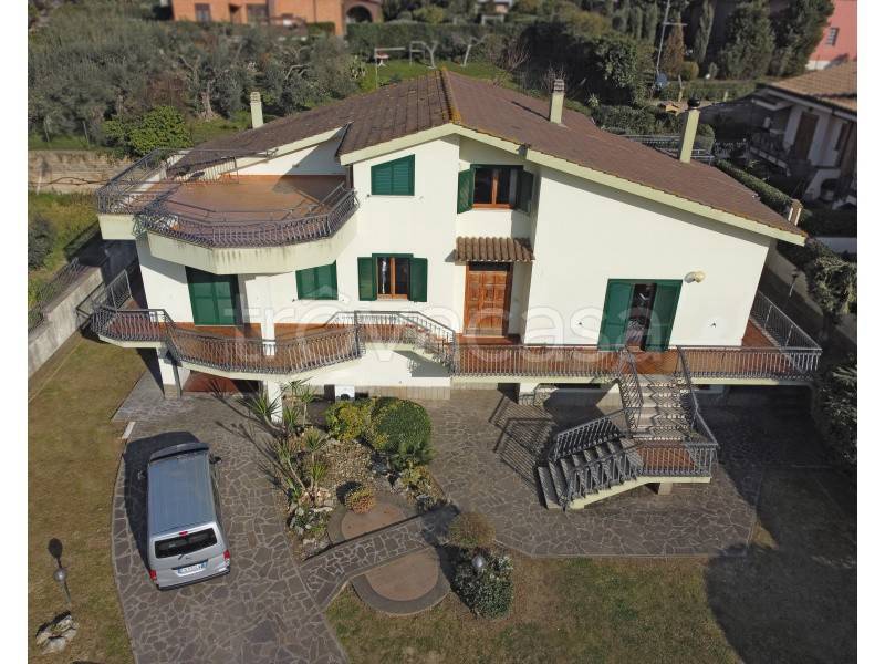 Villa in vendita a Roma via Lomazzo