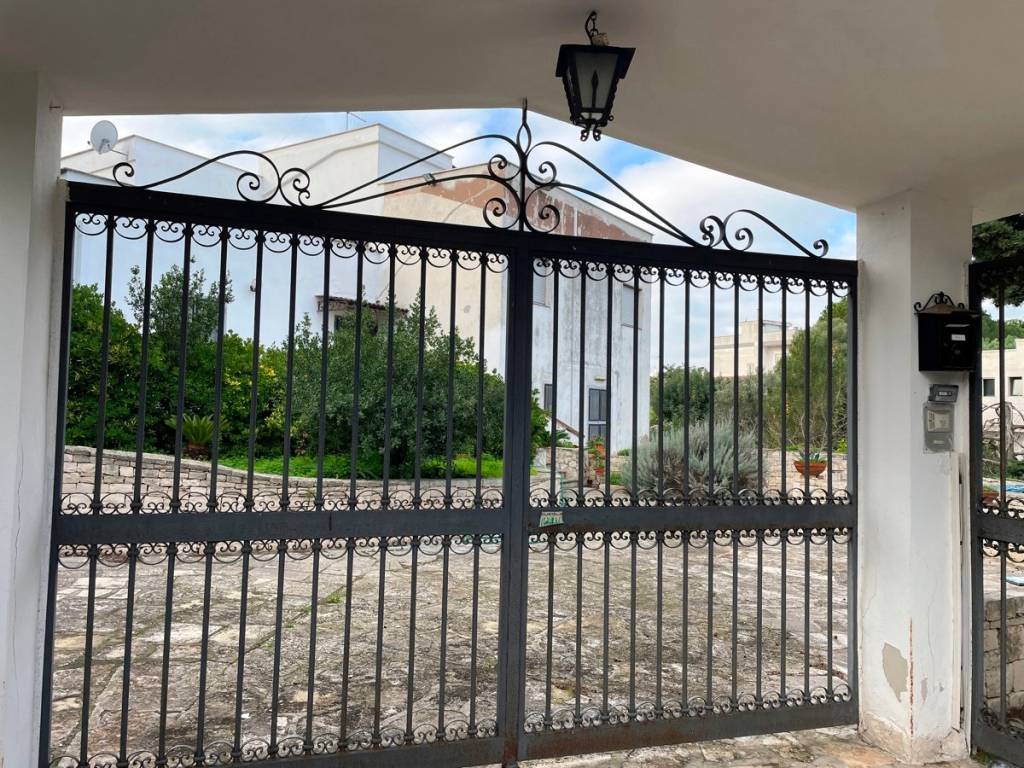 Villa in vendita a Noicattaro strada privata parco dei roseti , 56