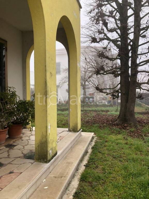 Villa in vendita a Moglia via Raffaello, 14