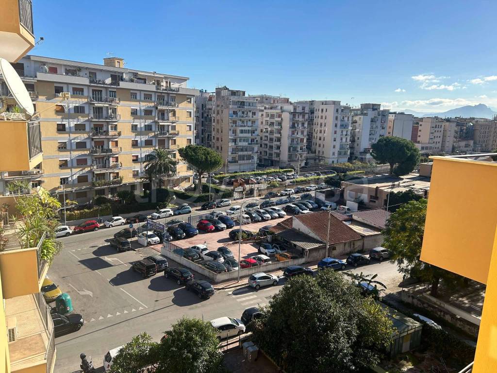 Appartamento in vendita a Palermo via Umberto Giordano