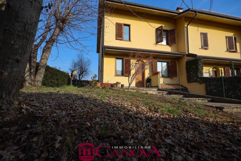 Villa in vendita a Lomazzo via Aurora