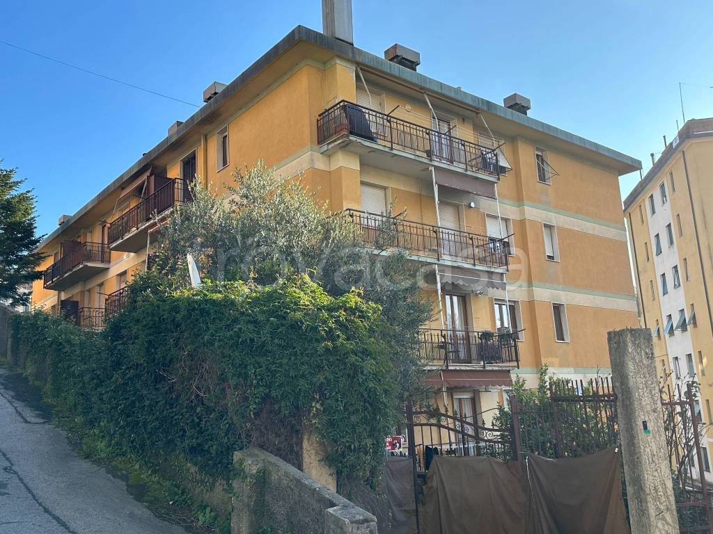 Appartamento in vendita a Campomorone via Antonio Gavino